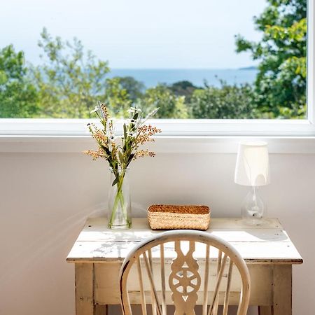 Manacles - Spacious Flat Near Beach With Sea Views & Parking ฟาลมัธ ภายนอก รูปภาพ
