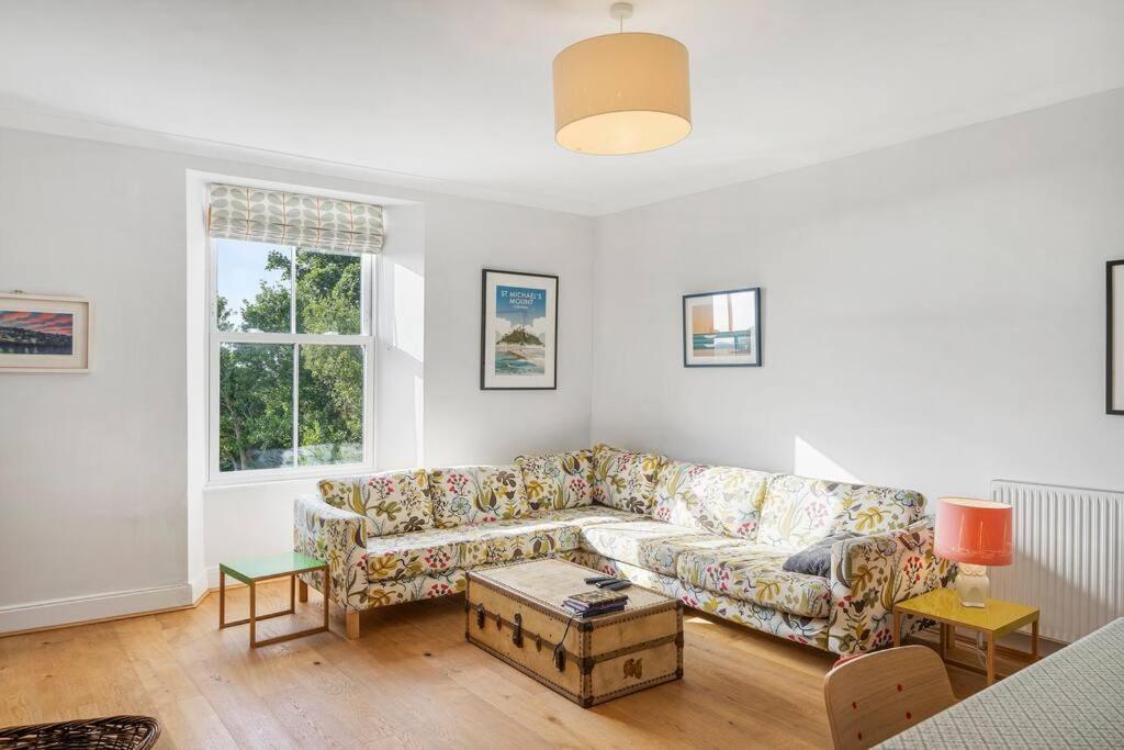 Manacles - Spacious Flat Near Beach With Sea Views & Parking ฟาลมัธ ภายนอก รูปภาพ