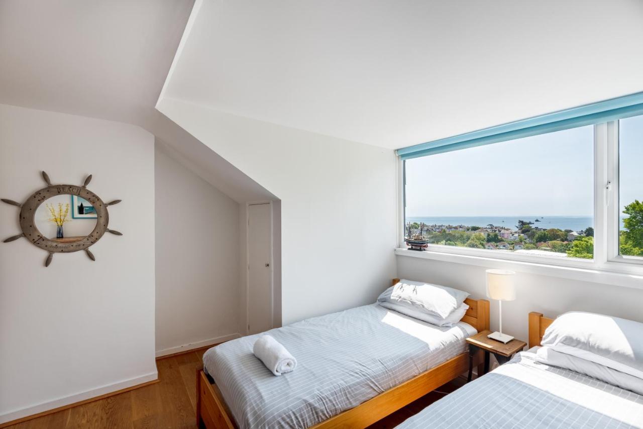 Manacles - Spacious Flat Near Beach With Sea Views & Parking ฟาลมัธ ภายนอก รูปภาพ