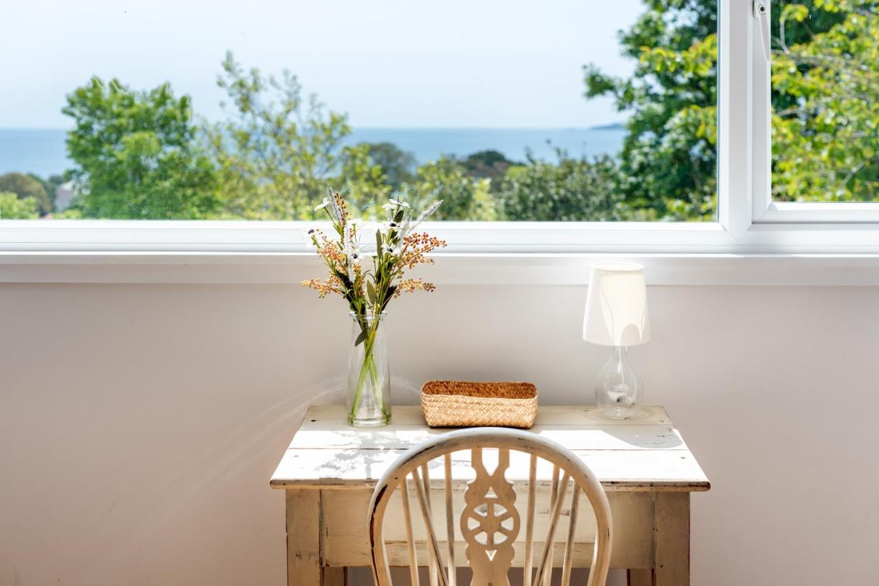 Manacles - Spacious Flat Near Beach With Sea Views & Parking ฟาลมัธ ภายนอก รูปภาพ